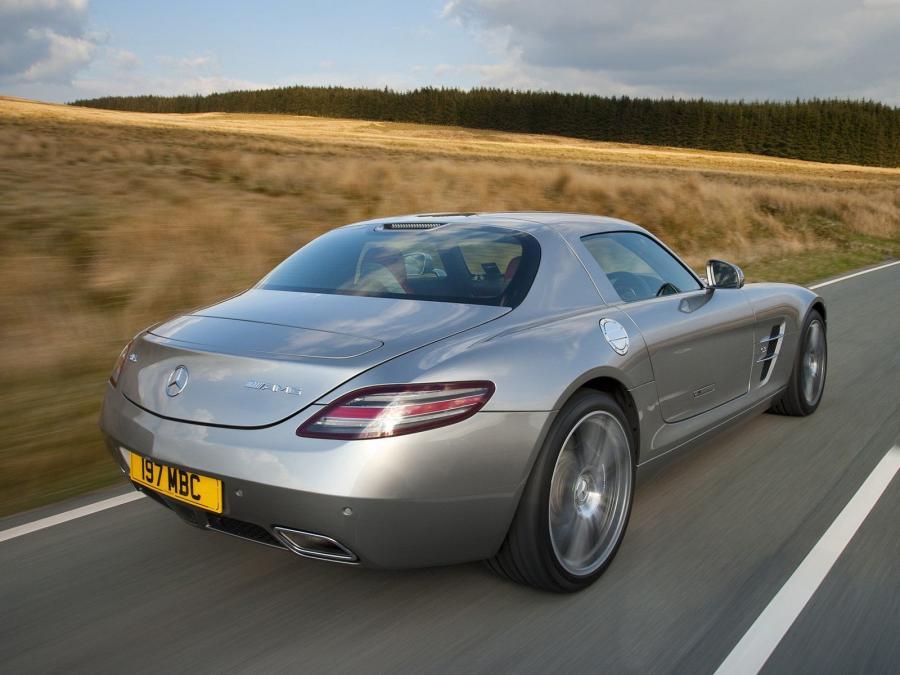  Mercedes-Benz SLS AMG 2010 года  (UK) (фото 3 из 19)